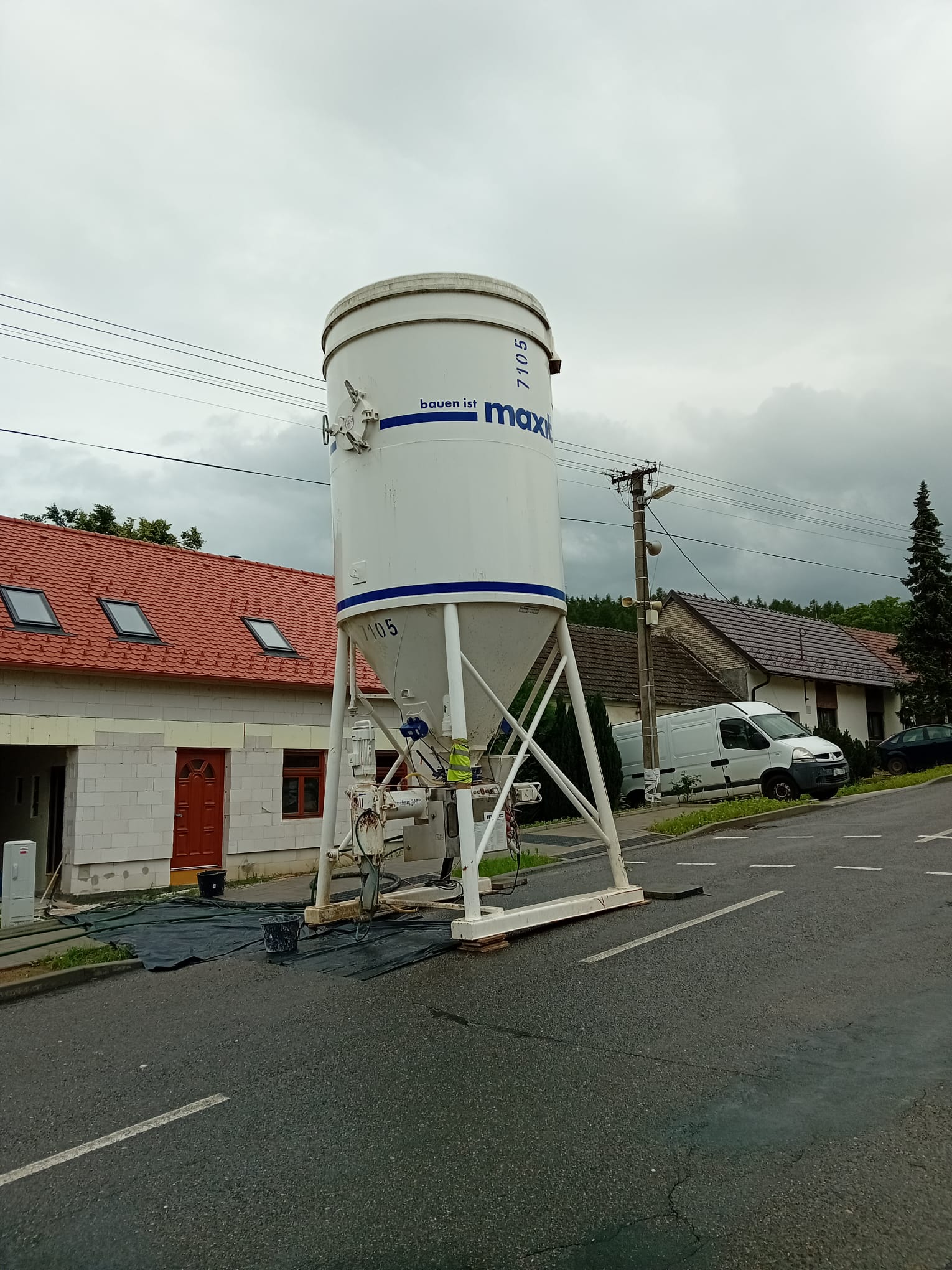 Zásobování stavby směsí pro potěr – Lité podlahy